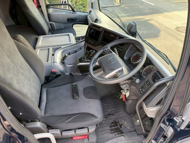 UDトラックスクオンアルミウイング大型（10t）[写真32]