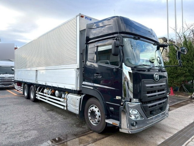 UDトラックスクオンアルミウイング大型（10t）[写真05]