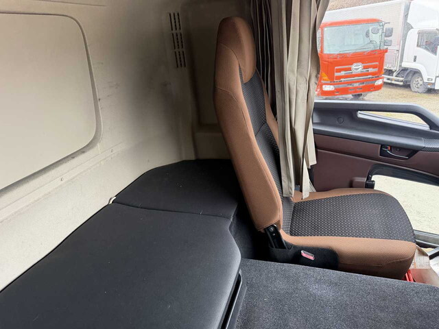 日野プロフィアアルミウイング大型（10t）[写真39]