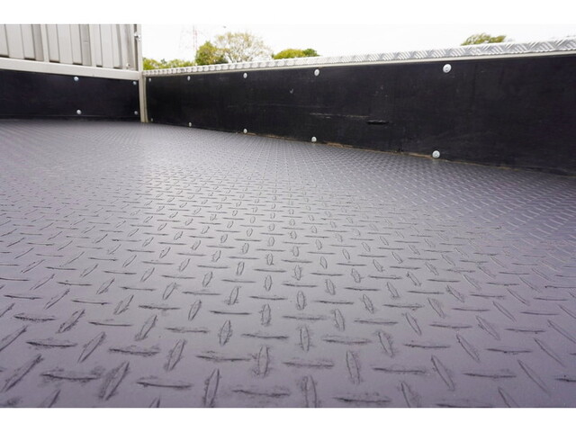 三菱ふそうキャンター平ボディ小型（2t・3t）[写真12]