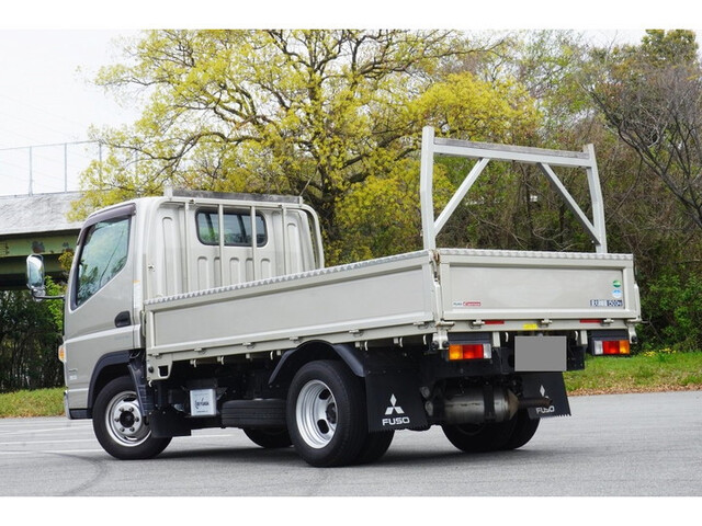 三菱ふそうキャンター平ボディ小型（2t・3t）[写真02]