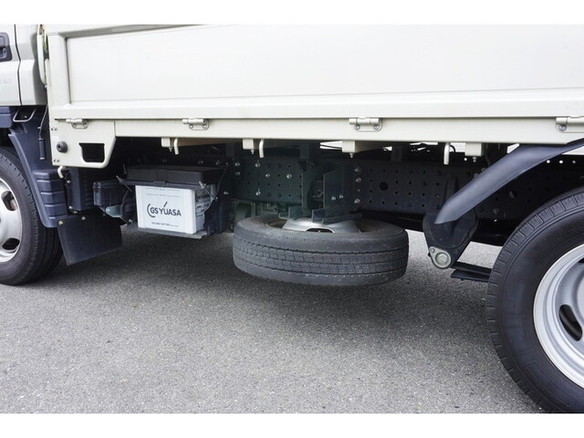 三菱ふそうキャンター平ボディ小型（2t・3t）[写真24]