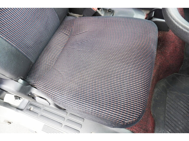 三菱ふそうキャンター平ボディ小型（2t・3t）[写真38]