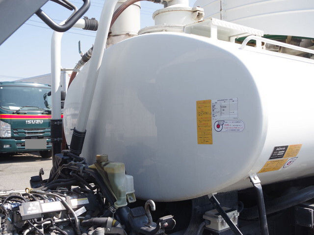 三菱ふそうキャンターバキュームカー小型（2t・3t）[写真10]