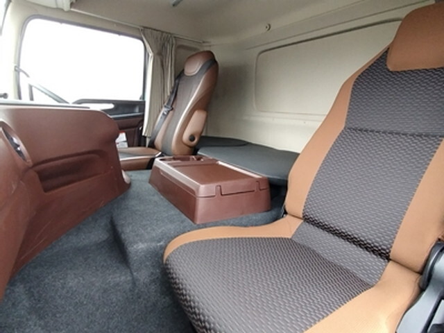 日野プロフィアコンテナ専用車大型（10t）[写真24]