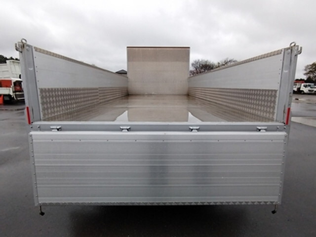 三菱ふそうファイターアルミブロック中型（4t）[写真06]