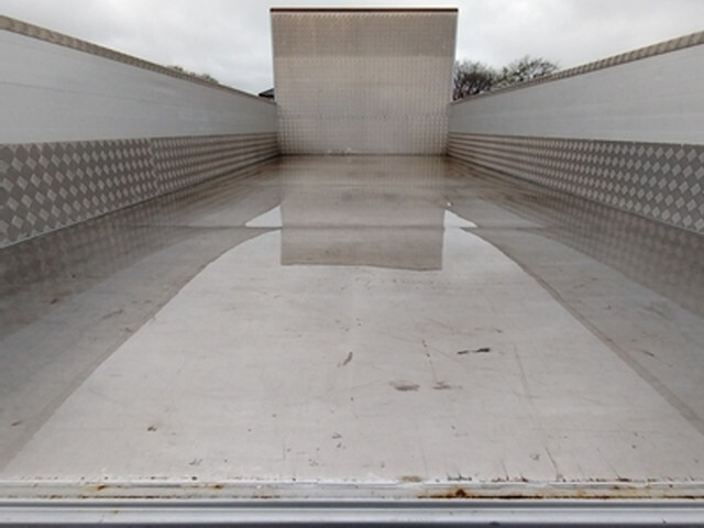 三菱ふそうファイターアルミブロック中型（4t）[写真07]