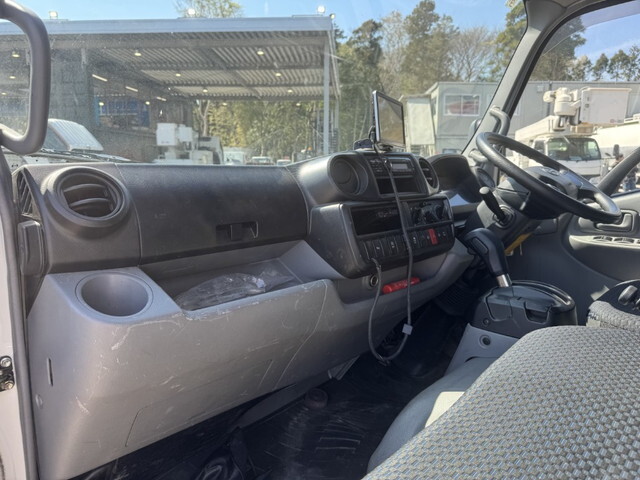 日野デュトロ平ボディ小型（2t・3t）[写真22]