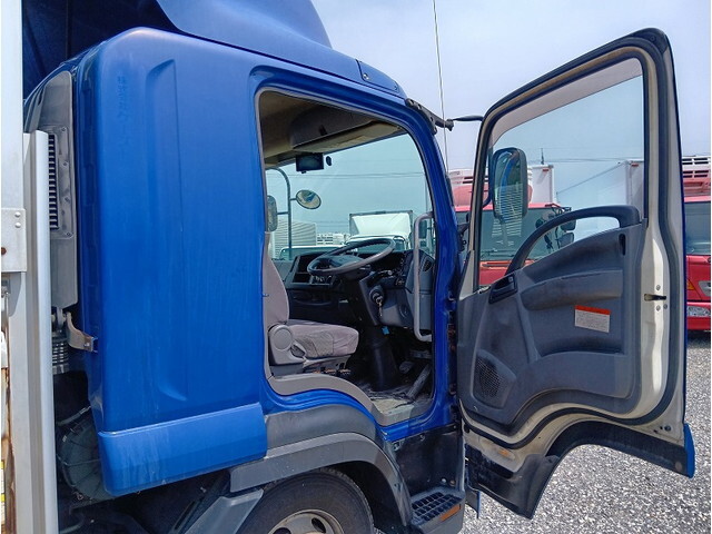 いすゞフォワードアルミウイング中型（4t）[写真13]