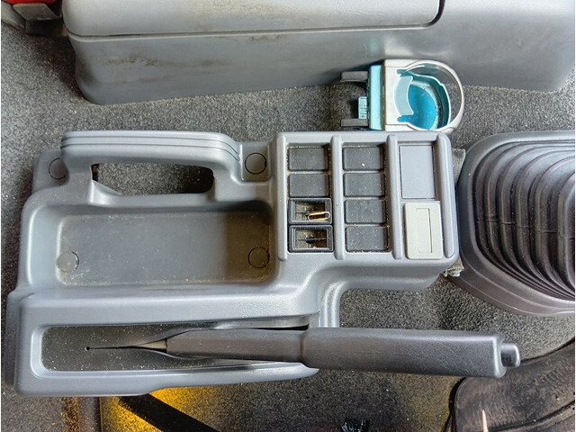 いすゞフォワードアルミウイング中型（4t）[写真21]