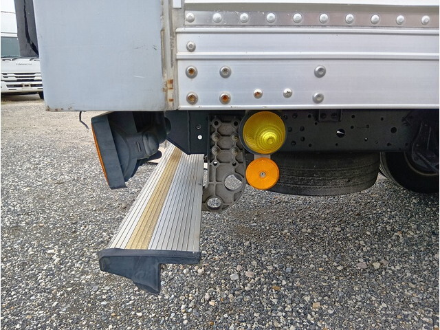 いすゞエルフアルミバン小型（2t・3t）[写真35]