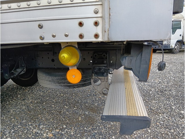 いすゞエルフアルミバン小型（2t・3t）[写真36]