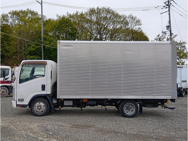 いすゞエルフアルミバン小型（2t・3t）[写真06]