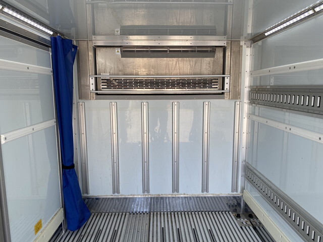 三菱ふそうキャンター冷凍車（冷蔵車）小型（2t・3t）[写真10]