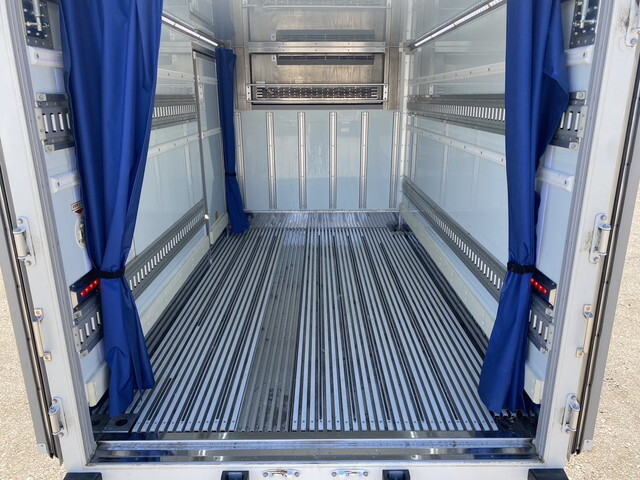 三菱ふそうキャンター冷凍車（冷蔵車）小型（2t・3t）[写真09]