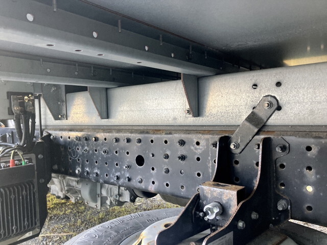 三菱ふそうキャンターアルミバン小型（2t・3t）[写真16]