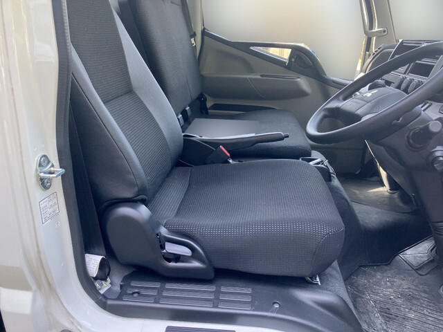 三菱ふそうキャンターアルミバン小型（2t・3t）[写真25]