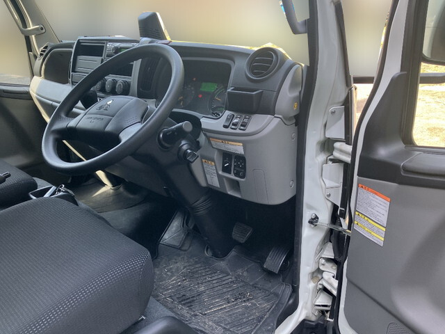 三菱ふそうキャンターアルミバン小型（2t・3t）[写真27]