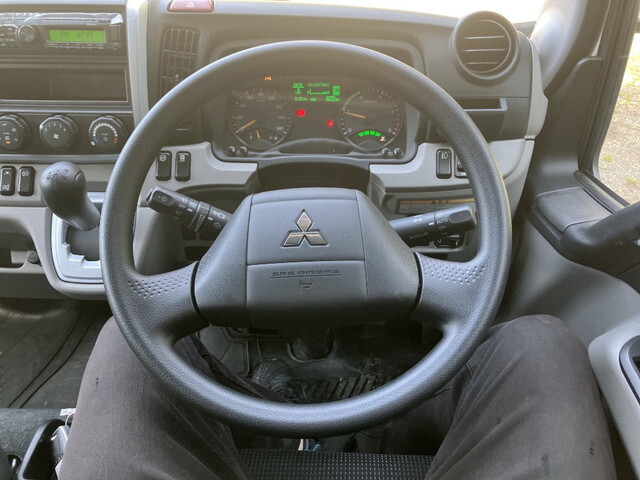 三菱ふそうキャンターアルミバン小型（2t・3t）[写真29]