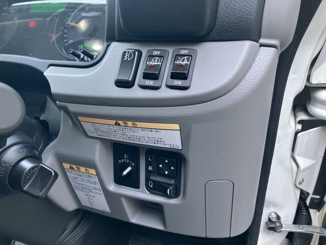 三菱ふそうキャンターアルミバン小型（2t・3t）[写真35]