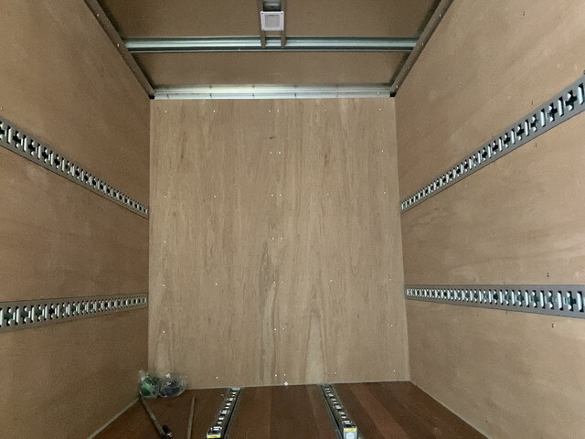 三菱ふそうキャンターアルミバン小型（2t・3t）[写真09]