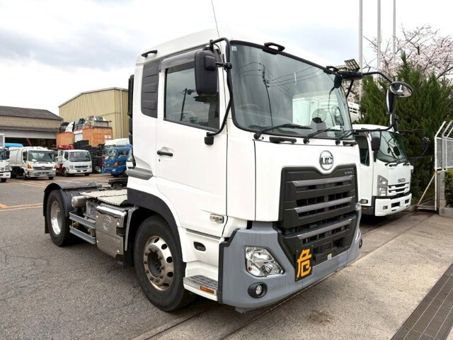 UDトラックスクオントレーラーヘッド（トラクターヘッド）大型（10t）[写真01]