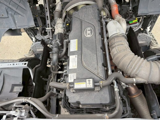 UDトラックスクオントレーラーヘッド（トラクターヘッド）大型（10t）[写真16]