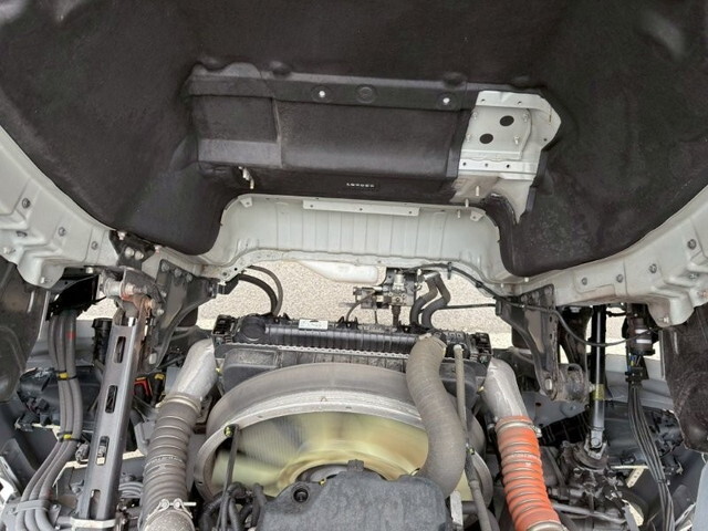 UDトラックスクオントレーラーヘッド（トラクターヘッド）大型（10t）[写真17]