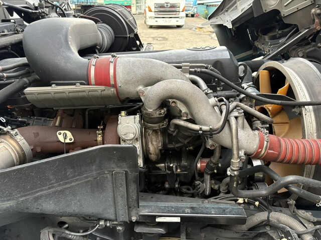 UDトラックスクオンアルミブロック大型（10t）[写真12]