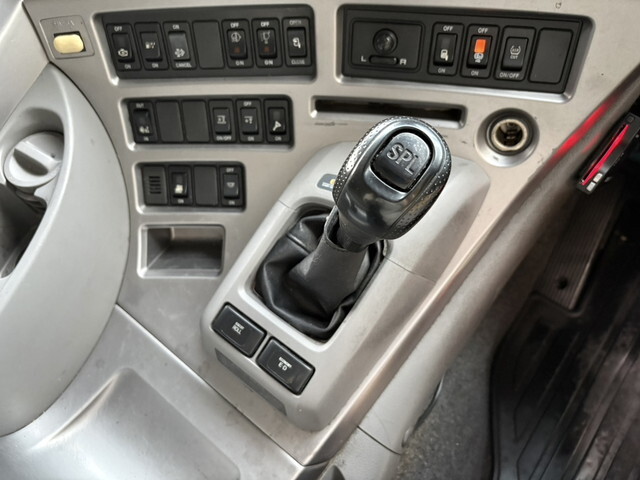 UDトラックスクオンアルミブロック大型（10t）[写真09]