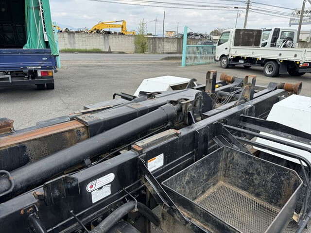 三菱ふそうファイターコンテナ専用車中型（4t）[写真17]