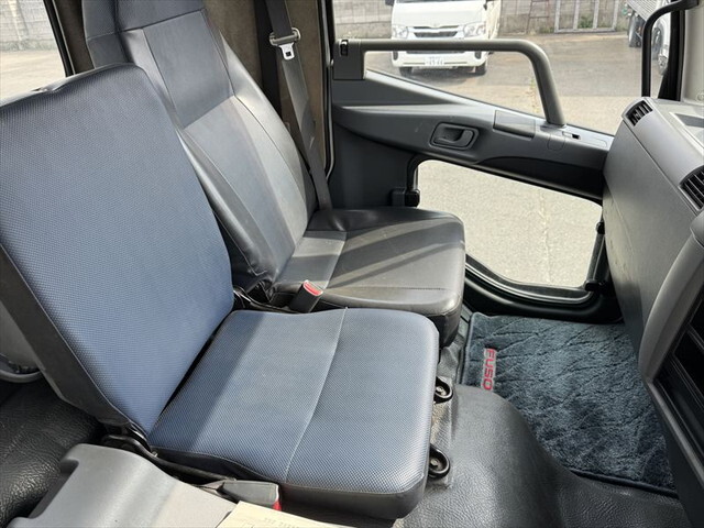 三菱ふそうファイターコンテナ専用車中型（4t）[写真25]
