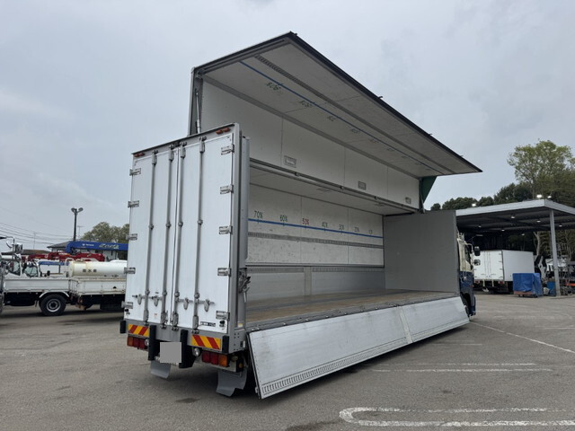 日野プロフィアアルミウイング大型（10t）[写真02]