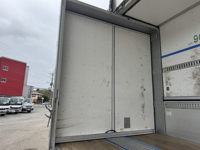 日野プロフィアアルミウイング大型（10t）[写真21]