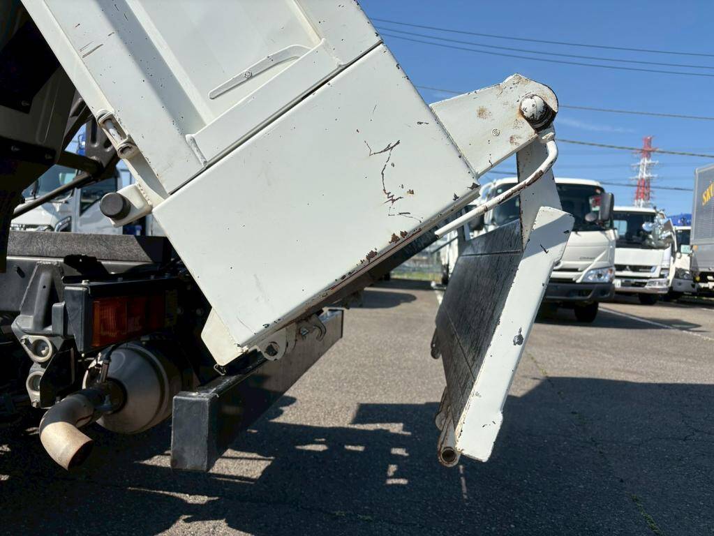 三菱ふそうキャンターダンプ小型（2t・3t）[写真10]