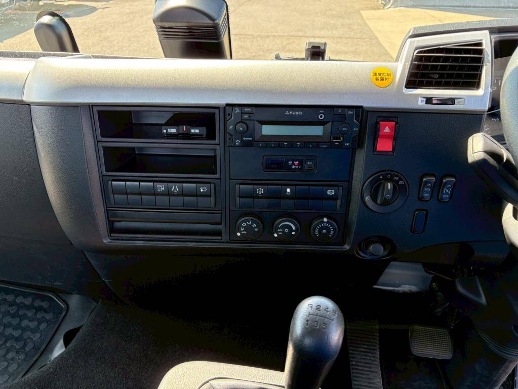 三菱ふそうファイタークレーン4段増トン（6t・8t）[写真18]