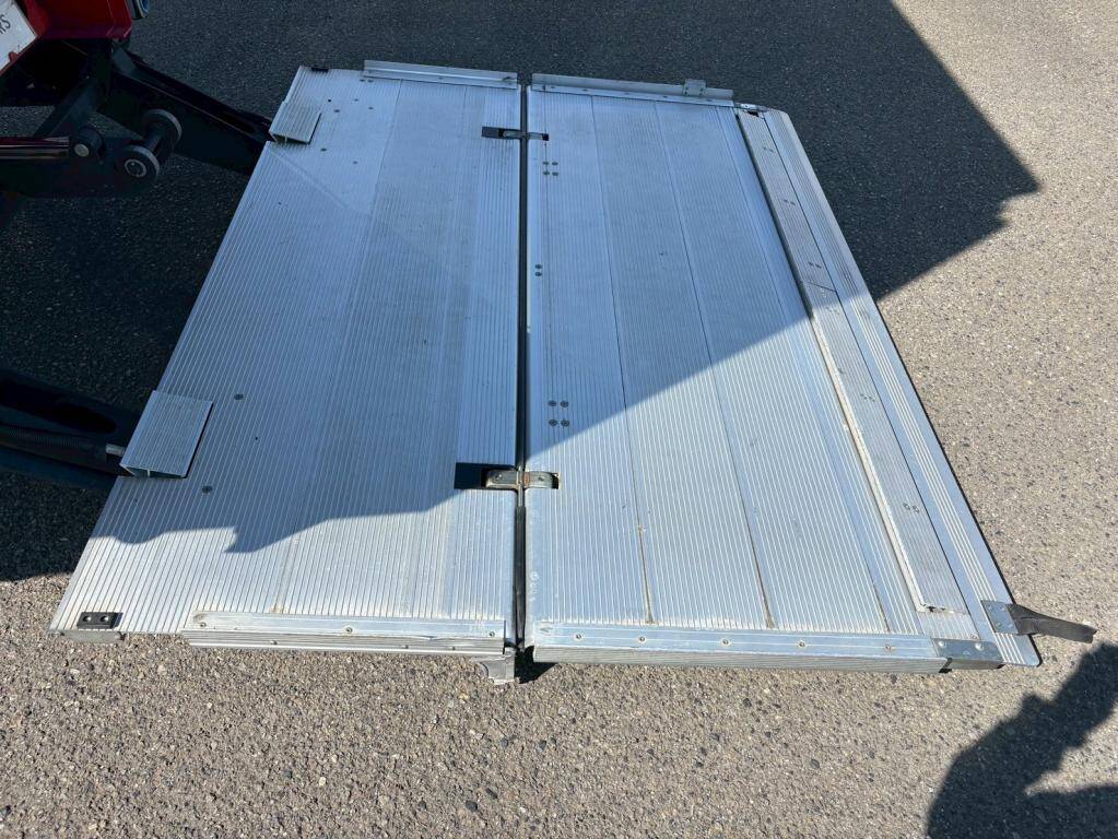 日野レンジャー冷凍車（冷蔵車）中型（4t）[写真12]