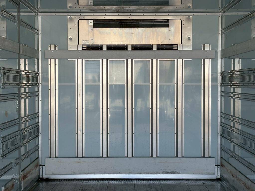 日野レンジャー冷凍車（冷蔵車）中型（4t）[写真05]