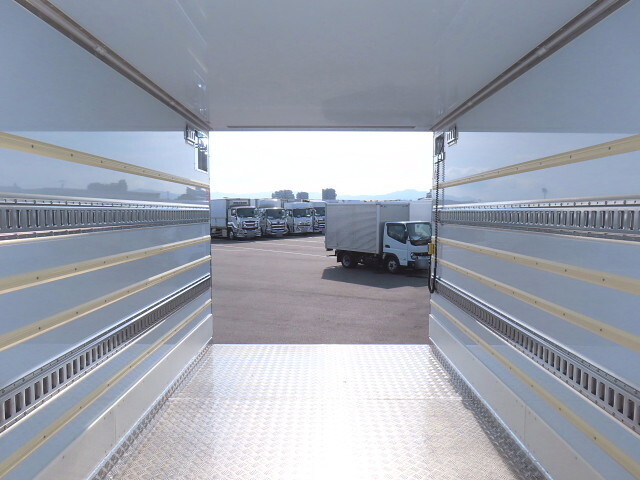 三菱ふそうキャンター冷凍車（冷蔵車）小型（2t・3t）[写真12]