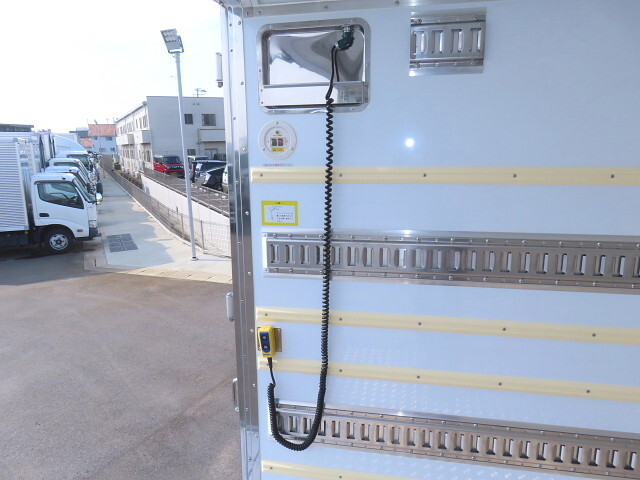 三菱ふそうキャンター冷凍車（冷蔵車）小型（2t・3t）[写真13]