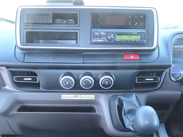 三菱ふそうキャンター冷凍車（冷蔵車）小型（2t・3t）[写真28]