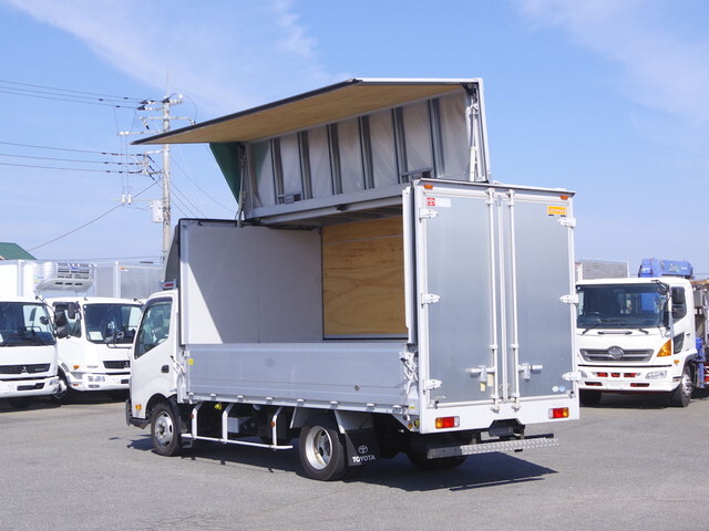 トヨタトヨエースアルミウイング小型（2t・3t）[写真02]