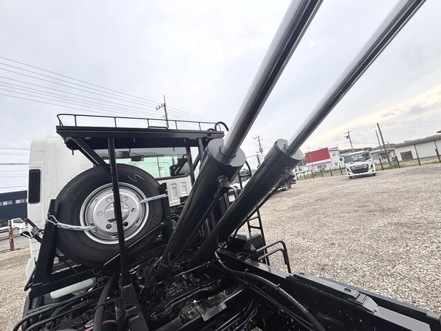 いすゞフォワードコンテナ専用車中型（4t）[写真18]