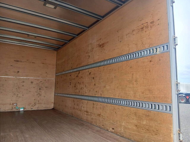 いすゞエルフアルミバン小型（2t・3t）[写真12]