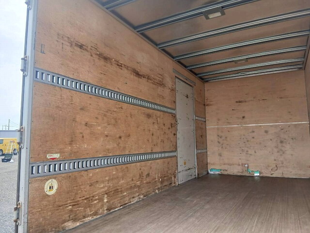 いすゞエルフアルミバン小型（2t・3t）[写真13]