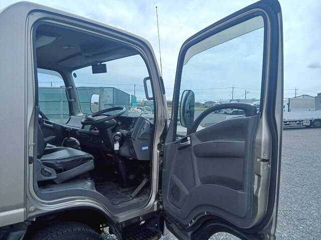 いすゞエルフアルミバン小型（2t・3t）[写真16]