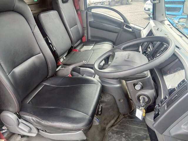 いすゞエルフアルミバン小型（2t・3t）[写真18]