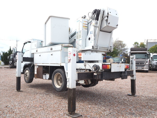 いすゞエルフ高所作業車小型（2t・3t）[写真02]