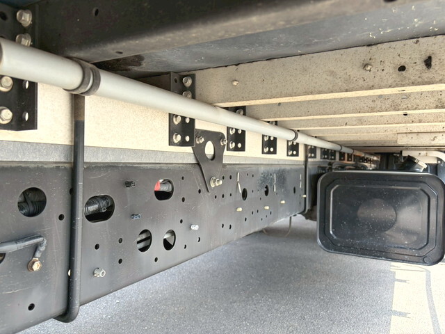 日野レンジャーアルミウイング中型（4t）[写真12]