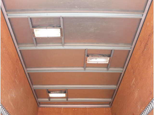 いすゞエルフアルミバン小型（2t・3t）[写真13]